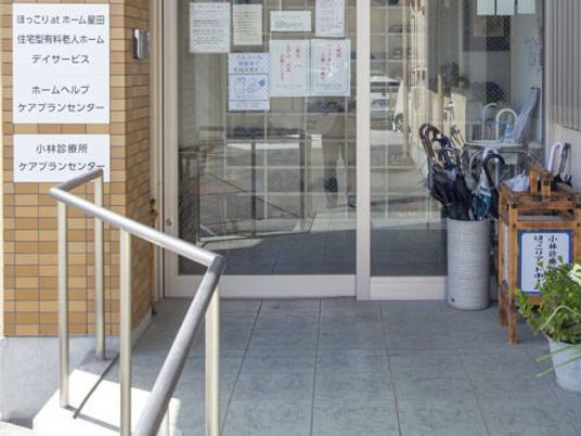 施設の出入口  