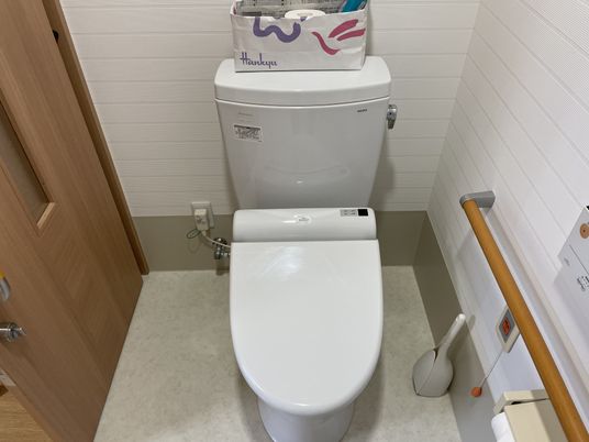 手すり付きトイレ設備