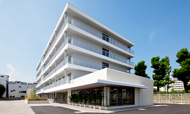 広々とした建物の外観