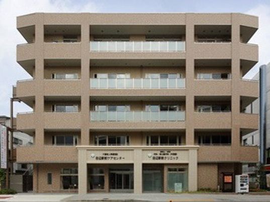 複数階建ての建物外観