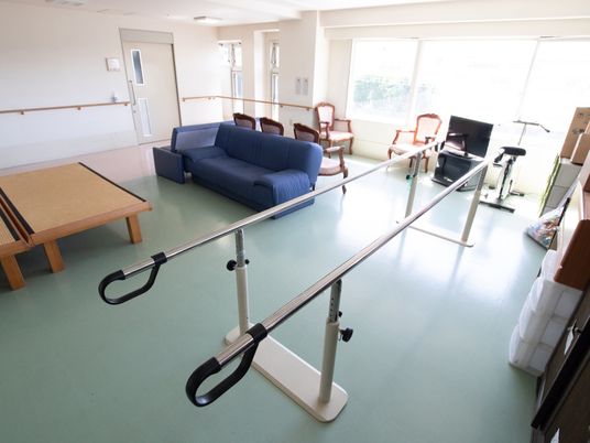 陽あたりのよい2階にある機能回復訓練室には、リハビリはもちろん、畳敷きのベッドやテレビもあり、リフレッシュできる。