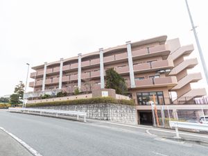 大きな建物の外観