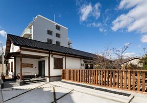 和風のモダンなエントランス