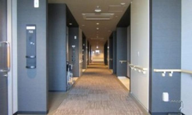 落ち着いた雰囲気の廊下