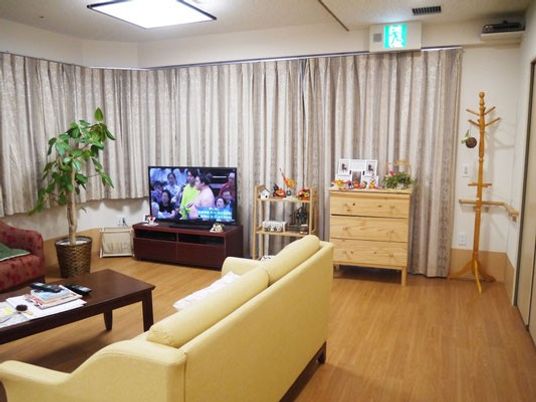 明るい共有リビング  
