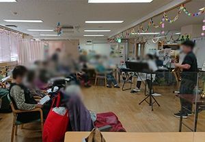 静かなラウンジ