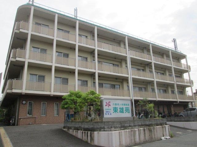 正面玄関の建物外観 外観 階層がしっかりと見える現代的な建物です。整った造りが特徴で、安心感があります。