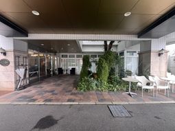落ち着いた雰囲気のエントランス