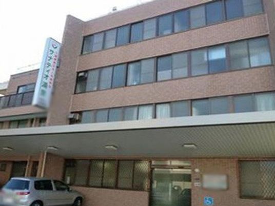 入口のある外観