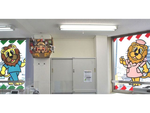 可愛い装飾がある室内 内観 室内は可愛いキャラクターの装飾があり、明るい雰囲気です。窓からの景色も楽しめます。