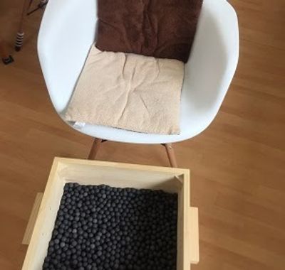 椅子と健康ボールの部屋