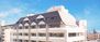 落ち着いた外観の建物