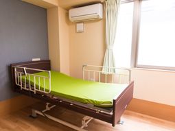 安全なベッドの居室