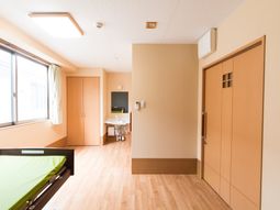 明るい居室の一角