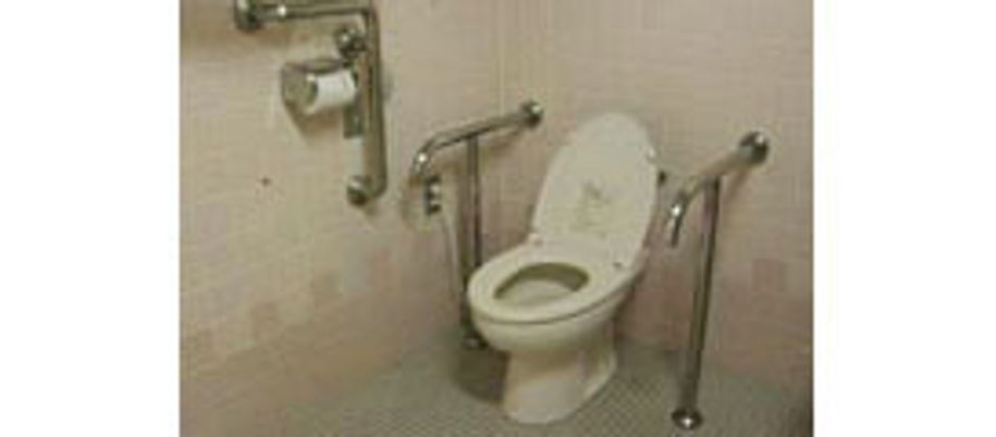 手すり付きのトイレ