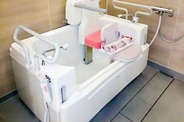 機械式浴槽の浴室