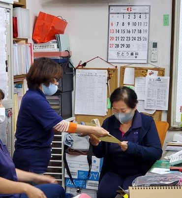 教室内で会議中