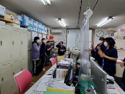スタッフの様子の部屋
