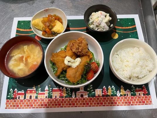 色とりどりの食事の一例