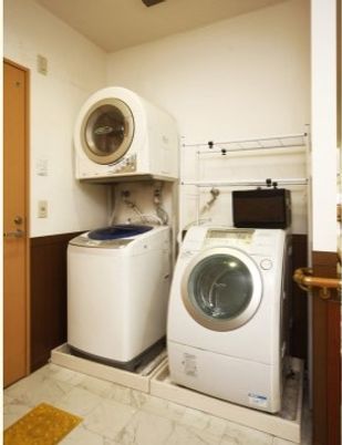 洗濯機が設置された部屋