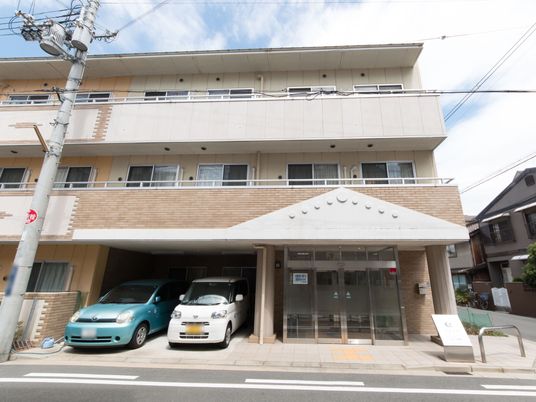 明るく清潔な外観