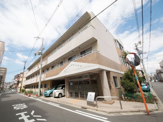 都市のきれいな建物外観