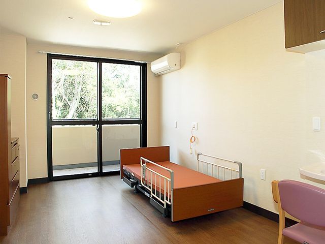 明るい居室 居室 自然光が差し込む明るい空間です。快適さを追求したお部屋で、安らぎのひとときを。