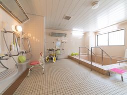 バリアフリーな浴室設備