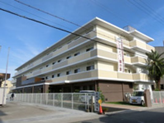 広々とした明るい外観