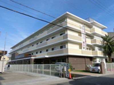 広々とした明るい外観