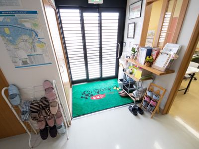 エントランスの明るい空間