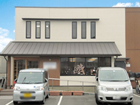 開放的な施設外観