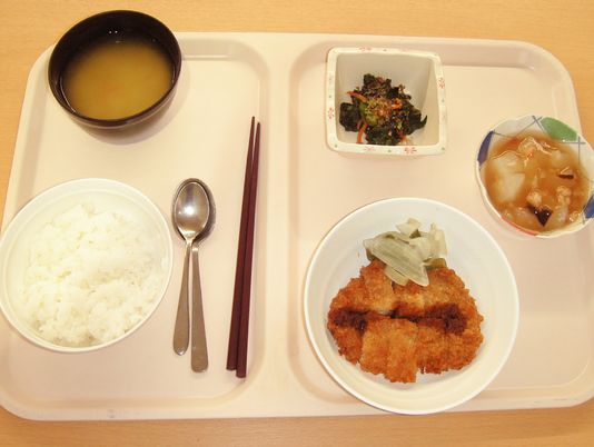 手作り感溢れる食事