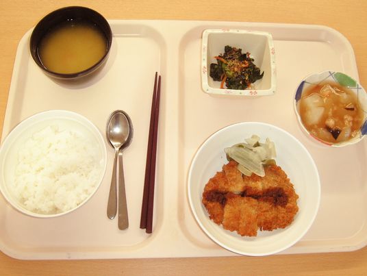 手作り感溢れる食事