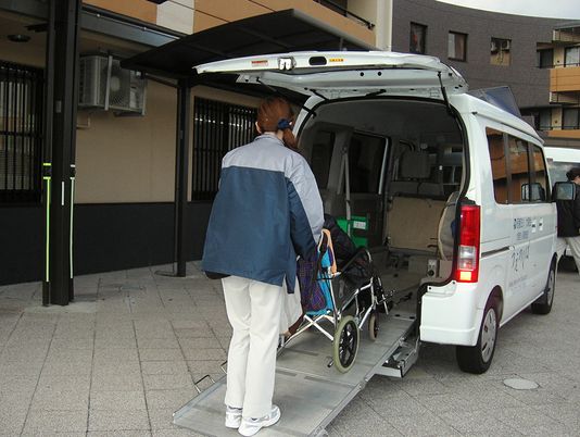 車椅子でバス降車 エントランス