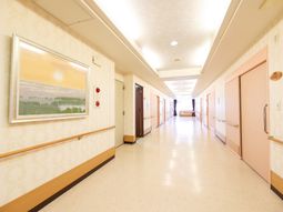 明るい廊下の風景