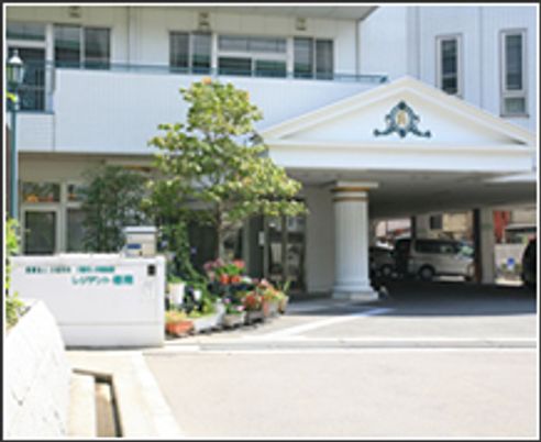 広いエントランス外観