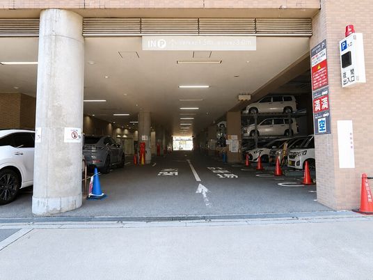 駐車場入口  