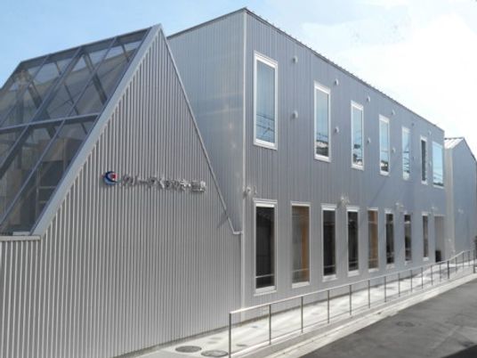 モダンな建物の外観