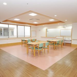 日差しが入るダイニングルーム