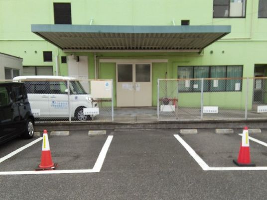 建物正面の外観  