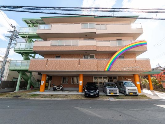 色彩豊かな建物の外観