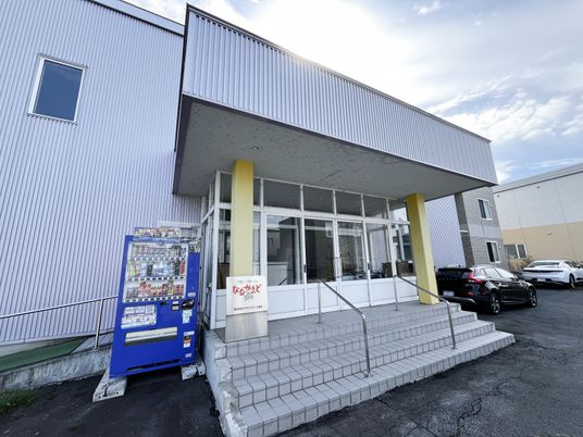 施設の正面玄関  
