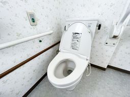 手すり付きトイレ  