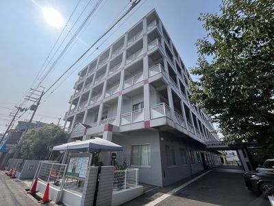 整然とした外観