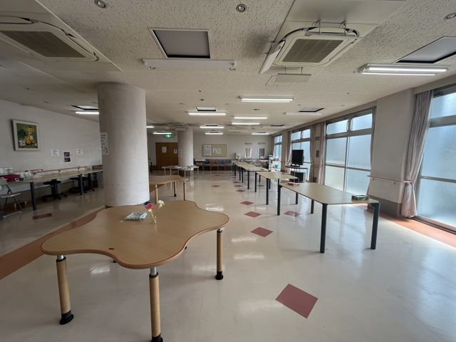 広々とした室内スペース 多目的室 広々とした多目的スペースでは、自然光が差し込む明るい環境で多様な活動を楽しめます。