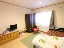 明るい個室の居室