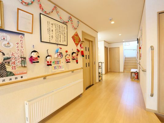 温かみのある廊下デザイン