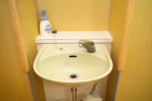 手洗い場の洗面台