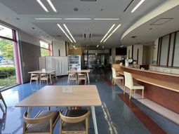開放感のあるラウンジ